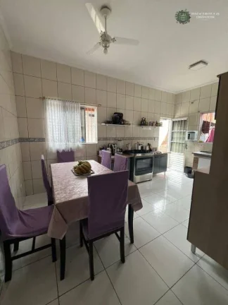 Imagem Casa com 5 dormitórios à venda, 200 m² por R$ 960.000,00 - Tupi - Praia Grande/SP