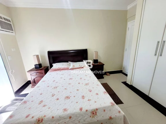 Imagem PITANGUEIRAS- MARAVILHOSO APARTAMENTO TOTALMENTE REFORMADO , ÁREA DE LAZER E 02 VAGAS DE GARAGEM NO PRÉDIO.
