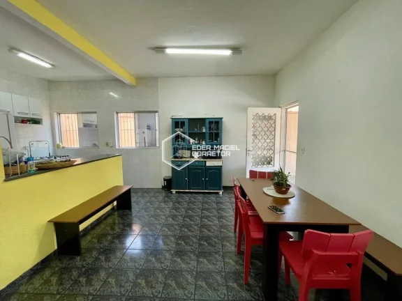 Imagem Esta excelente casa está situada a apenas 5 minutos da orla de Caraguatatuba, no bairro Poiares, um...