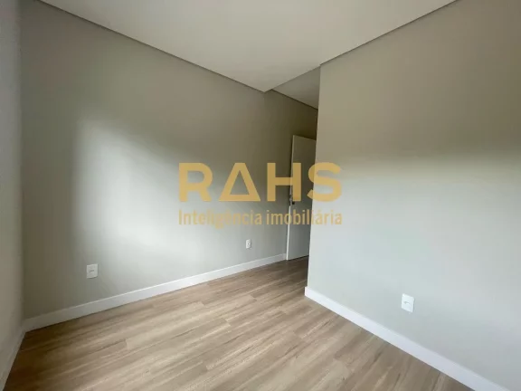 Imagem Ótimo sobrado geminado com 1 suíte mais 2 quartos a venda no bairro Bom Retiro em Joinville. Conta...