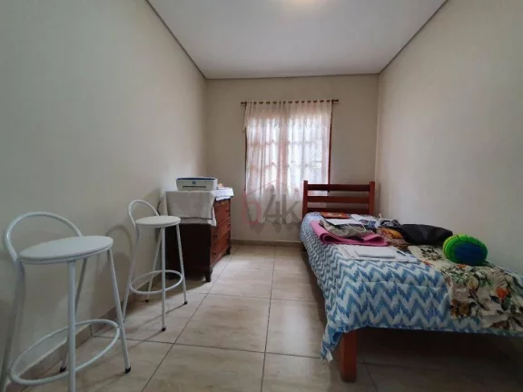 Imagem Casa em Vila à venda, térrea, Campo Belo 3 quartos, quintal com possibilidade de jardim, piscina, churrasqueira entre outros. 5 vagas de garagem.
