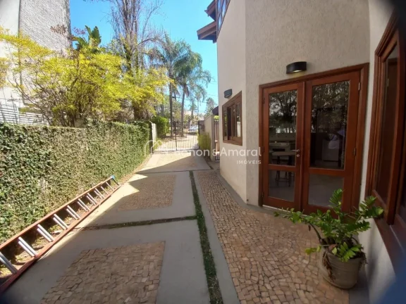 Imagem Encante-se com esta belíssima casa que oferece 4 suítes, incluindo uma suíte master com hidro e d...