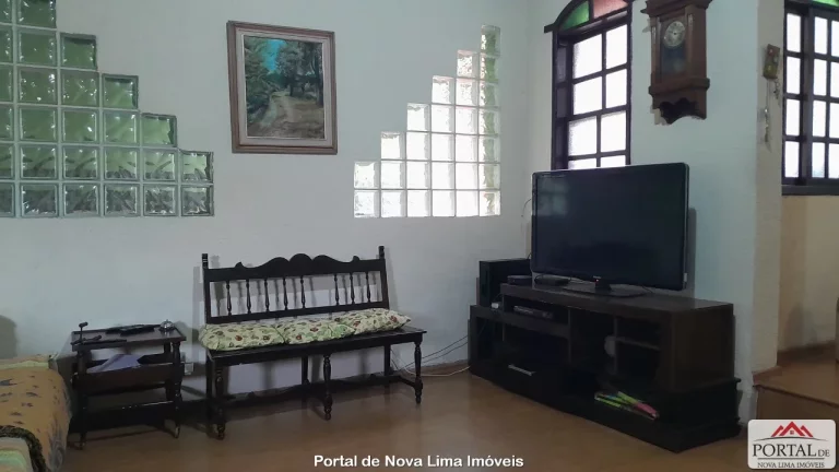 Imagem Casa com quintal a venda em Nova Lima, região central