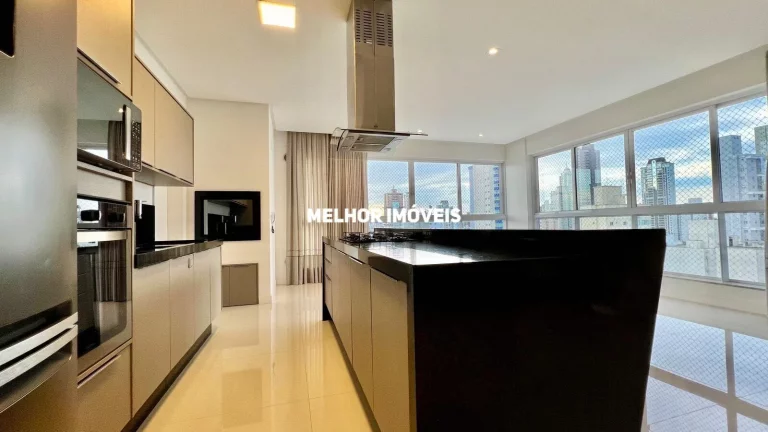 Imagem Apartamento á venda com 3 suítes e 3 vagas localizado no centro de Balneário Camboriú