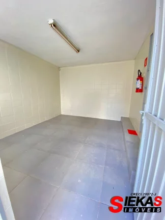 Imagem Galpão comercial para locação em Barueri-SP, Jardim Califórnia: 5 salas, 4 banheiros, 1.179m² de área!