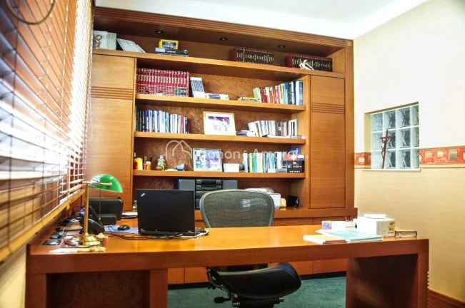 Imagem O Alphaville Campinas dispensa apresentações e essa casa está localizada em um dos melhores ponto...