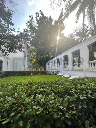 Imagem Venha conhecer esta magnífica casa disponível para aluguel, localizada no desejado bairro Jardim América, em São Paulo. Com uma área total de 1215m² e