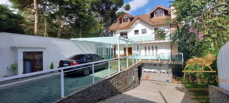Imagem Casa com 03 suítes e 450m² no Alto da Boa Vista em Campos do Jordão.