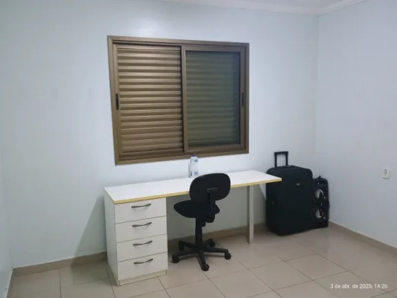 Imagem ???? "Essa casa enorme tá desocupada e pode ser sua! Olha só essa localização..."
