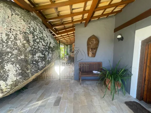 Imagem Espaçosa Casa 3 Suítes à Venda em São Pedro, Ilha Bela - R$1,98M