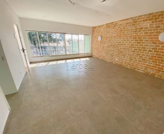 Imagem Casa comercial bem ampla com 250 M² com 5 salas, 3 lavabos, cozinha, 4 vagas de garagem, quintal e ...