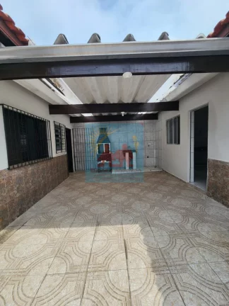 Imagem Casa com Piscina, Lote Inteiro Mongaguá - 4 dormitórios - 03 vagas de garagem