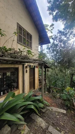 Imagem Imóvel à Venda na Praia do Rosa: Casa com Vista para o Vale, 4 Quartos, 770m² de Terreno!