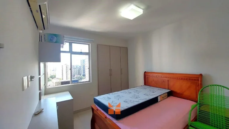 Imagem Lindo e reformado apartamento com 213m2 no Espinheiro!