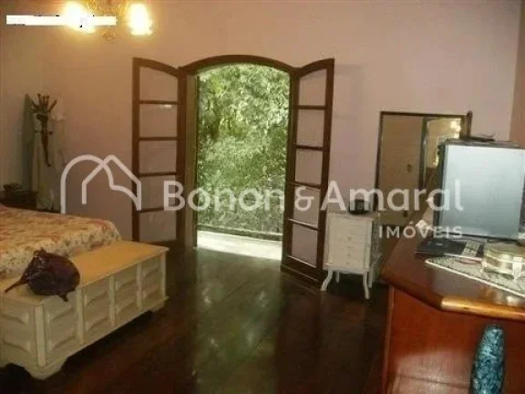Imagem Excelente imóvel, alto padrão, com sólida construção, executada com materiais de primeira linha...