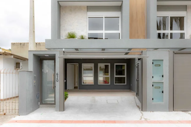 Imagem Sobrado Geminado novo! Com 4 suítes e 2 vagas de garagem no Centro em Balneário Camboriú - SC