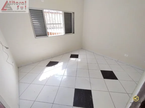 Imagem Imperdível Casa para Locação na Aviação, Praia Grande-SP: 3 Quartos, 3 Suítes, 1 Sala, 5 Banheiros e 5 Vagas de Garagem!