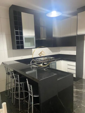 Imagem Casa, 3 Dormitórios, (Sendo 1 Suíte), 231m², Borda da mata.