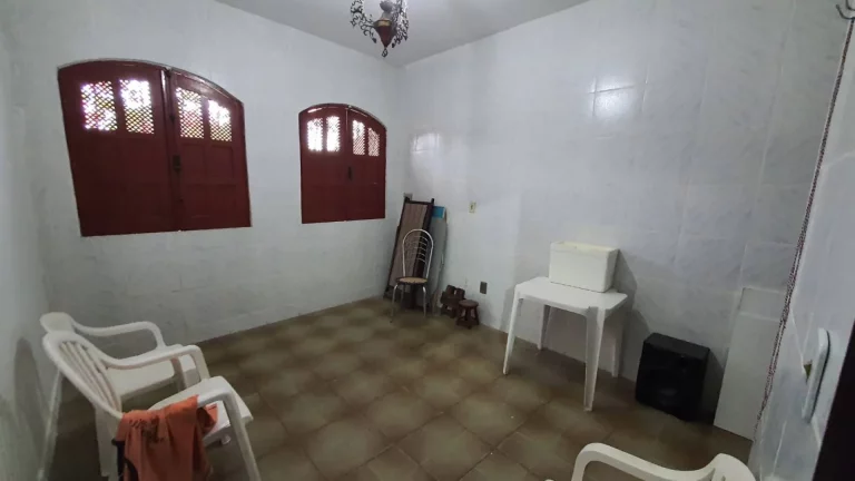 Imagem Casa na Suíssa à venda com 6 quartos, suíte e garagem - Confira!