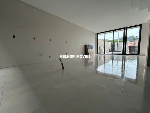 Imagem Sobrado Triplex á venda localizado no Bairro da Barra - Balneário Camoriú-SC