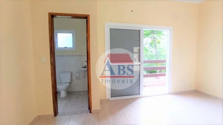 Imagem Ampla Casa Sobreposta Alta à venda, Vila Ponte Nova, Cubatão.