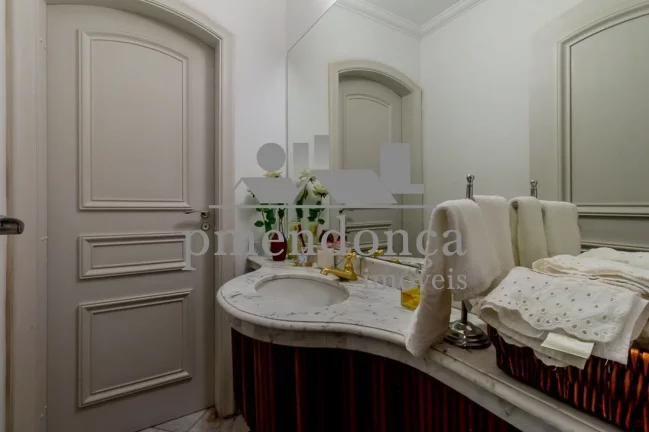 Imagem Apartamento Alto Padrão reformado em Higienópolis, com 4 suítes e 4 vagas pronto para morar!