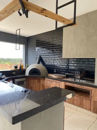 Imagem Casa em condomínio de luxo no bairro Caguassu em Sorocaba-SP: 3 quartos, 1 suíte, 4 banheiros, 4 vagas de garagem.