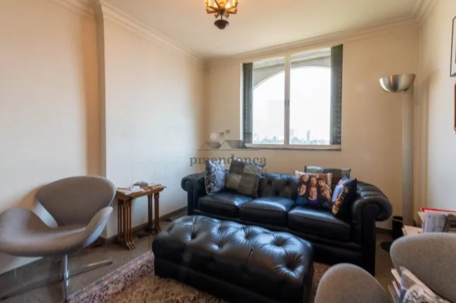 Imagem Apartamento amplo, com terraço, living para 02 ambientes espaçosos, sala de almoço, sala de TV, l...