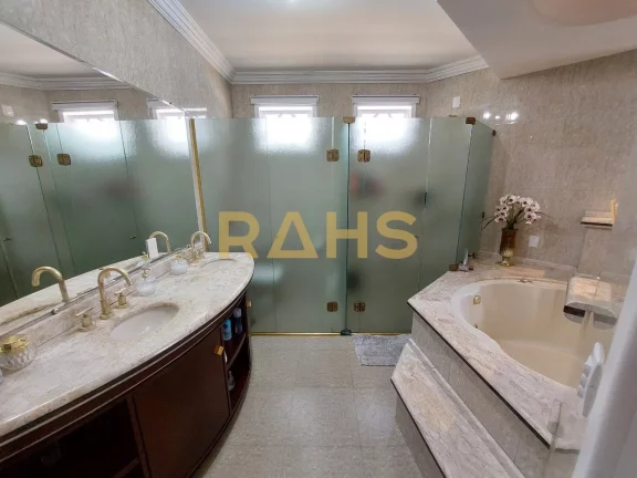 Imagem Casa Plana em rua calma no Costa e Silva, 468 m² de terreno e 270 m² de área construída. Excelen...