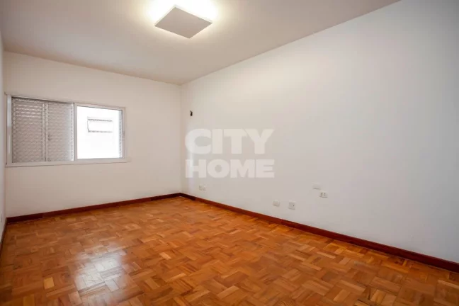 Imagem Lindo apartamento com 240m2, 3 dormitórios ( 1 suíte ) e 2 vagas na garagem. Apartamento impecáve...