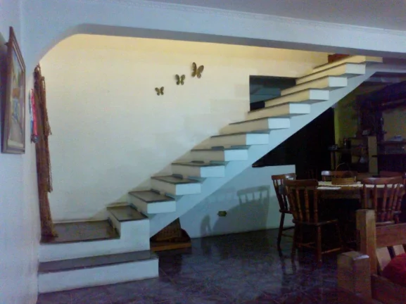 Imagem Sobrado a venda com 3 dorms sendo 1 suíte - Jardim Colonial