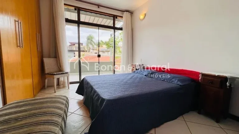 Imagem Linda casa em condomínio - ampla, funcional e muito aconchegante!

Documentação ok para financiam...