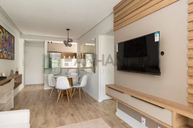 Imagem O Residencial Means do Campo oferece apartamentos de 58m² com 2 dormitórios, sendo 1 suíte, sala para 2 ambientes com varanda, cozinha ampla, 2 wc, ár