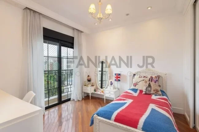 Imagem Venha se encantar com este espetacular apartamento localizado no coração do Jardim Europa, ao lado do Clube Pinheiros e do Shopping Iguatemi. Com 4