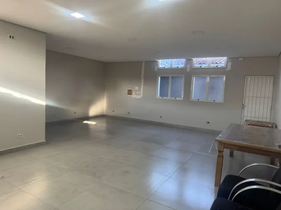 Imagem Casa para locação em Sorocaba-SP, bairro Jardim Wanel Ville IV, 2 quartos, 3 salas, 2 banheiros, 135m² de área. Venha conferir!