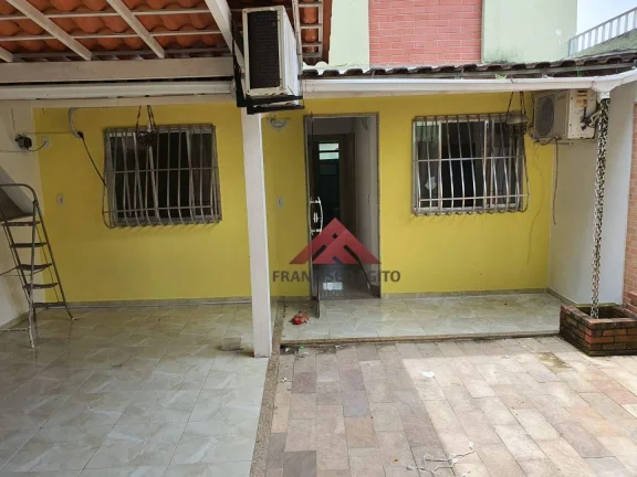 Imagem Apartamento com 3 dormitórios à venda, 97 m² por R$ 310.000,00 - Maria Paula - São Gonçalo/RJ