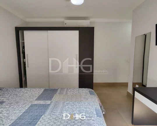 Imagem Casa de alto padrão térrea com 03 suítes, com ar condicionado, suíte master conta com closet, banheiro já com duas cubas e dois chuveiros;