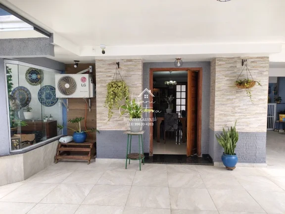 Imagem Imperdível: Casa à venda em Guarujá-SP, Guaiúba! Bem próxima ao Tombo com 3 quartos, 1 suíte, 2 salas, 6 vagas e 300m² de área.