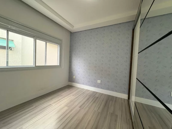 Imagem Casa mobiliada no Condomínio Caledônia com 4 suítes e 4 vagas de garagem em Camboriú