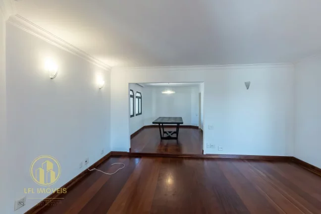 Imagem Muito espaço e privacidade no coração do Itaim Bibi: apartamento para locação, com 3 dormitórios e 3 vagas.