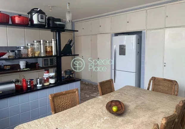 Imagem Excelente casa com 377m², face norte na melhor localização de Alto de Pinheiros. Amplo living com...