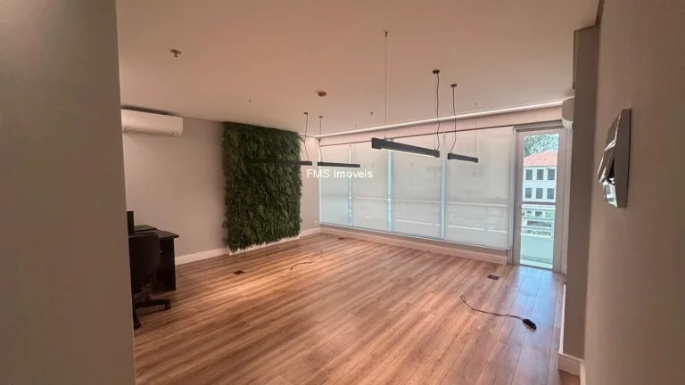Imagem Sala Comercial de Alto Padrão na Consolação, São Paulo-SP: 1 Sala, 1 Banheiro, 1 Vaga de Garagem. Venha Conferir!
