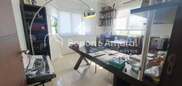 Imagem Lindo e confortável sobrado, com projeto moderno. A residência possui piso térreo com Hall de ent...