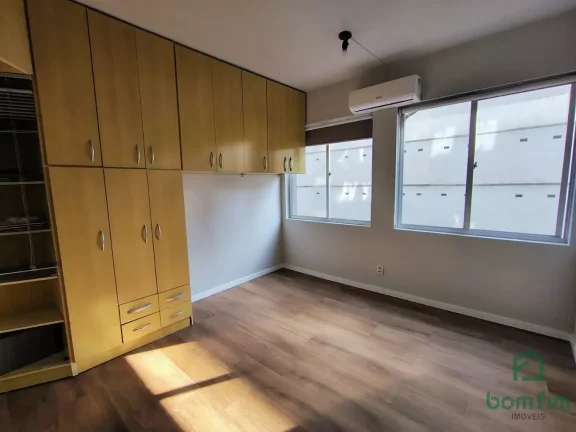 Imagem Apto de Kitint, Semi mobiliado no Centro Histórico - Porto Alegre/RS.