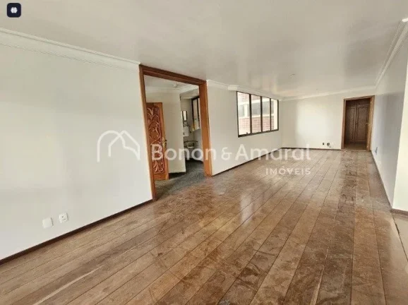 Imagem Amplo apartamento com área de 387m², 1 por andar, andar alto. O imóvel possui 2 suítes, 2 quarto...