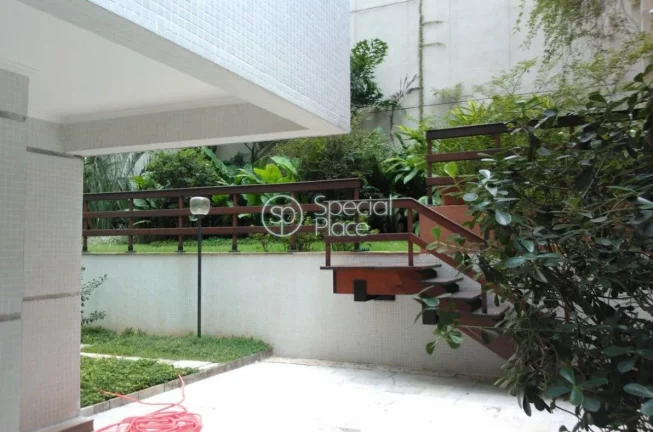 Imagem Apartamento amplo na Rua Bahia. Ótima oportunidade. São 260m2 com 4 suítes e 4 vagas na garagem. ...