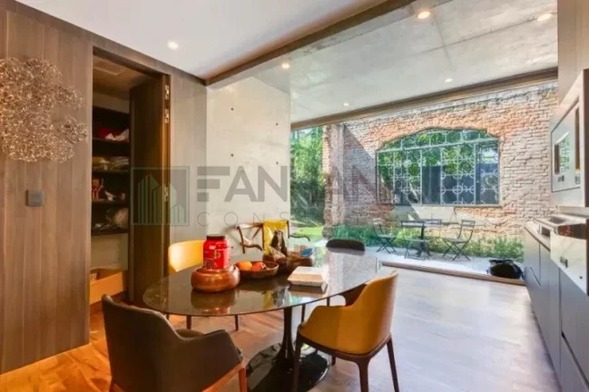 Imagem Oportunidade única: Casa de Alto Padrão no Jardim Europa, São Paulo-SP, com 4 quartos, 4 suítes e 8 vagas de garagem!