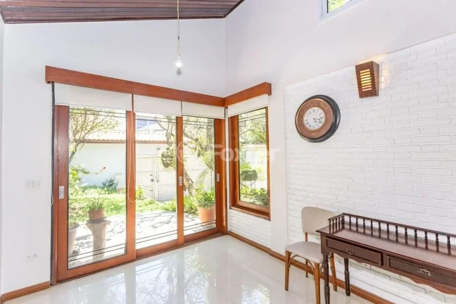 Imagem Casa Brooklin - 402M², 4 Dorms, 2 Suítes, 4 Vagas, Piscina Aquecida, Churrasqueira, Chuveiro a Gás, Lareira, Pomar, Jardim.