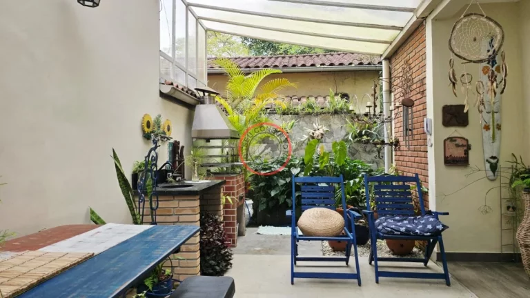 Imagem CASA TÉRREA DENTRO DE RESIDENCIAL , COM QUINTAL EM L, COM PISCINA, AREA GOURMET, COM 130 MT DE AREA CONSTRUÍDA