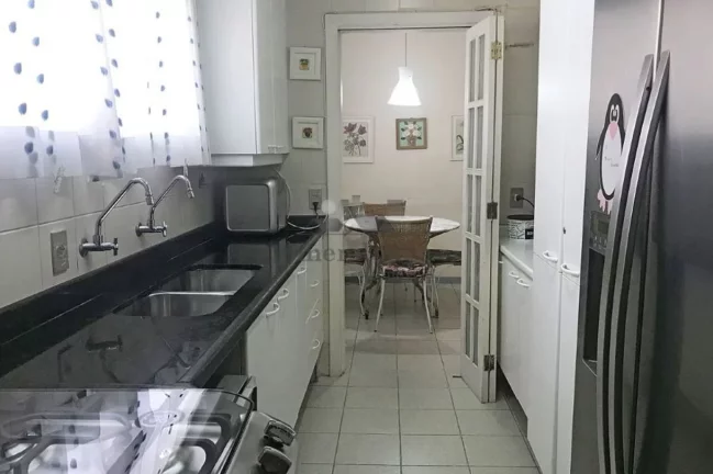 Imagem Apartamento à venda na Rua Rodésia com 3 suítes e 3 vagas, 172m²